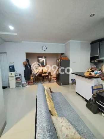 Rumah LT 125m² Newly Renovated di Ciputat, Dekat Mal, Tangerang Selatan Rumah LT 125m² Newly Renovated di Ciputat, Dekat Mal, Tangerang Selatan