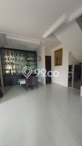 For Sale! Luxury House LT 395m2 Desain Modern di Pakuwon CIty For Sale! Luxury House LT 395m2 Desain Modern di Pakuwon CIty