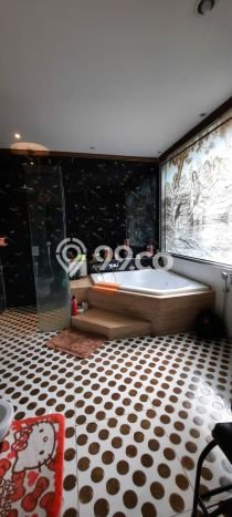 Rumah Mewah LB 350m2 Siap Pakai Desain Elegan di Citraland, Surabaya Rumah Mewah LB 350m2 Siap Pakai Desain Elegan di Citraland, Surabaya