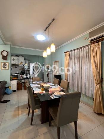 Siap Huni Hunian Elit 5 Kamar di Cilandak Dekat ke Mana Pun Siap Huni Hunian Elit 5 Kamar di Cilandak Dekat ke Mana Pun