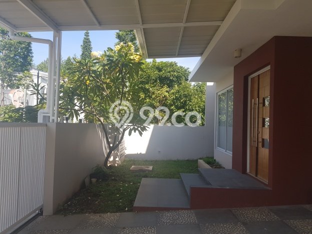 Rumah Strategis dengan Luas Tanah 248m² dan Luas Bangunan 299m² di Area Antapani, Bandung Rumah Strategis dengan Luas Tanah 248m² dan Luas Bangunan 299m² di Area Antapani, Bandung