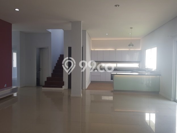Rumah Strategis dengan Luas Tanah 248m² dan Luas Bangunan 299m² di Area Antapani, Bandung Rumah Strategis dengan Luas Tanah 248m² dan Luas Bangunan 299m² di Area Antapani, Bandung