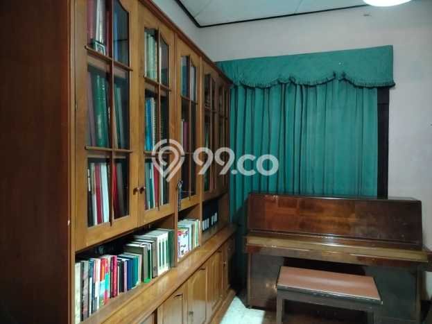 Rumah Mewah LB 350m2 Siap Pakai Desain Elegan di Sayap Dago, Bandung Rumah Mewah LB 350m2 Siap Pakai Desain Elegan di Sayap Dago, Bandung