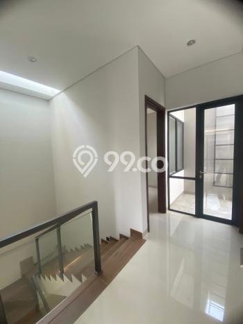 Rumah Elit Modern Tanpa Renovasi di Setra Duta Bandung Rumah Elit Modern Tanpa Renovasi di Setra Duta Bandung