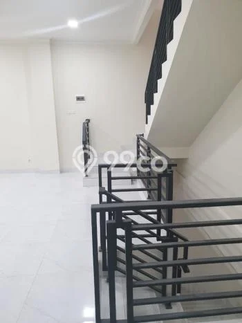 Ruko Dijual di Tanah Abang LT 45m2, LB 260m2 Solusi Investasi Cerdas Ruko Dijual di Tanah Abang LT 45m2, LB 260m2 Solusi Investasi Cerdas