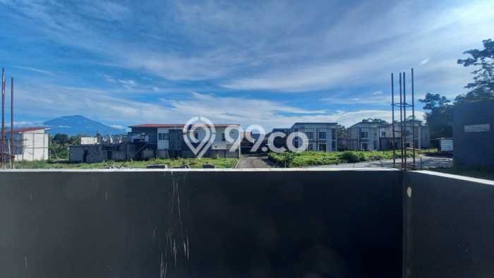 Rumah Luas Asri 3 KT Siap Pakai di Sawojajar Malang Rumah Luas Asri 3 KT Siap Pakai di Sawojajar Malang