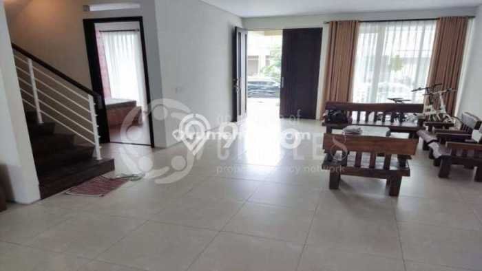 For Sale Hunian Rumah Terawat 2 KT di Setiabudi, Bandung For Sale Hunian Rumah Terawat 2 KT di Setiabudi, Bandung