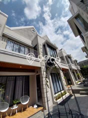 Jual Rumah Favorit Siap Huni LB 225m2 di Setra Duta, Bandung Jual Rumah Favorit Siap Huni LB 225m2 di Setra Duta, Bandung