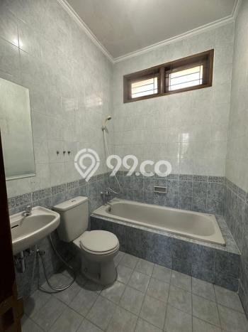 SPECIAL PRICE! Rumah Asri lokasi , LT 300m2m² Bangunan 225m2m² SPECIAL PRICE! Rumah Asri lokasi , LT 300m2m² Bangunan 225m2m²