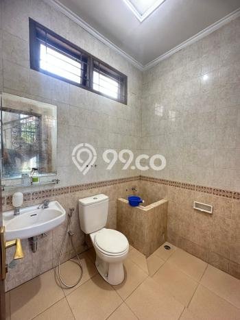 SPECIAL PRICE! Rumah Asri lokasi , LT 300m2m² Bangunan 225m2m² SPECIAL PRICE! Rumah Asri lokasi , LT 300m2m² Bangunan 225m2m²
