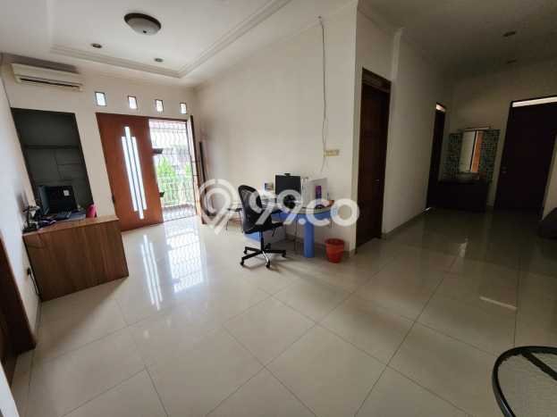 Rumah Mewah LB 400m2 Siap Pakai Desain Elegan di Singgasana, Bandung Rumah Mewah LB 400m2 Siap Pakai Desain Elegan di Singgasana, Bandung