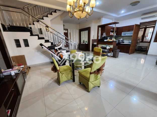 Rumah Mewah LB 400m2 Siap Pakai Desain Elegan di Singgasana, Bandung Rumah Mewah LB 400m2 Siap Pakai Desain Elegan di Singgasana, Bandung