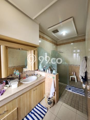 For Sale! Premium House LT 300m2 Desain Elegan di Singgasana For Sale! Premium House LT 300m2 Desain Elegan di Singgasana