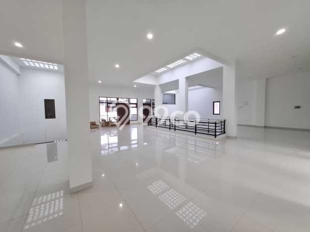Komersial Bagus Dijual LB 1200m2 Lokasi Strategis Bandung Area Cocok untuk Bisnis Komersial Bagus Dijual LB 1200m2 Lokasi Strategis Bandung Area Cocok untuk Bisnis