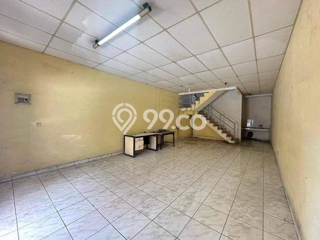 LOKASI PREMIUM! Ruko di Cicendo, Luas 180m2m², Jalan Strategis LOKASI PREMIUM! Ruko di Cicendo, Luas 180m2m², Jalan Strategis