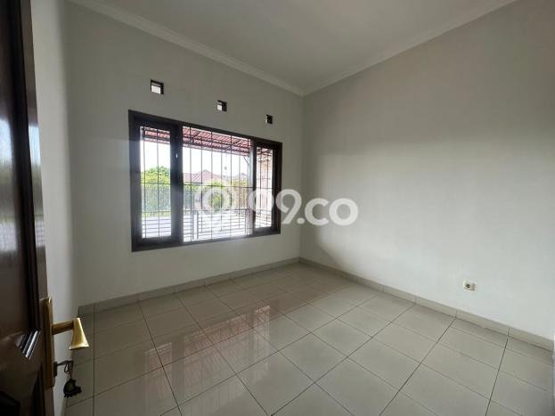 SPECIAL PRICE! Rumah Asri lokasi , LT 300m2m² Bangunan 225m2m² SPECIAL PRICE! Rumah Asri lokasi , LT 300m2m² Bangunan 225m2m²