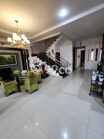 Rumah Mewah LB 400m2 Siap Pakai Desain Elegan di Singgasana, Bandung Rumah Mewah LB 400m2 Siap Pakai Desain Elegan di Singgasana, Bandung
