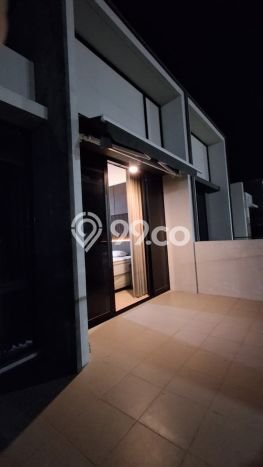 Disewakan! Rumah 3 Kamar Tidur &
3 Kamar Mandi di Pantai Indah Kapuk 2, Jakarta Utara Disewakan! Rumah 3 Kamar Tidur &
3 Kamar Mandi di Pantai Indah Kapuk 2, Jakarta Utara