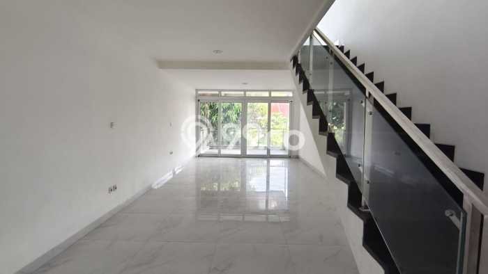 Jual Rumah Luas Megah Dengan View Eksklusif di Taman Palem, Jakarta Barat Jual Rumah Luas Megah Dengan View Eksklusif di Taman Palem, Jakarta Barat