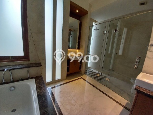 Sewa Rumah Nyaman LT 525m2 / LB 491m2 di Cipete, Jakarta Selatan Sewa Rumah Nyaman LT 525m2 / LB 491m2 di Cipete, Jakarta Selatan