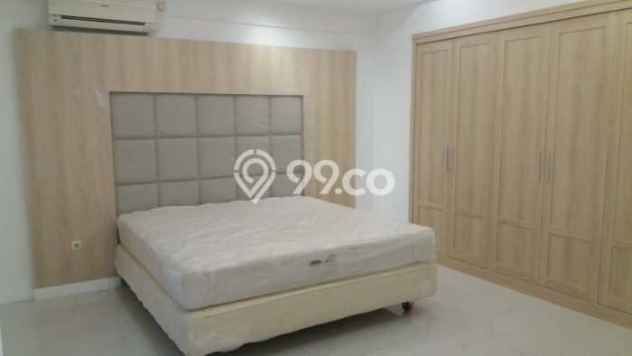 Sewa Rumah Nyaman LT 550m2 / LB 500m2 di Kemang, Jakarta Selatan Sewa Rumah Nyaman LT 550m2 / LB 500m2 di Kemang, Jakarta Selatan