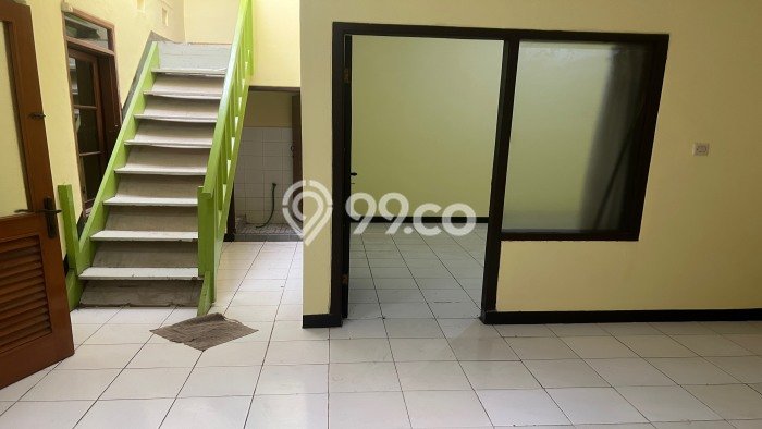 Disewakan! Rumah 3 Kamar Tidur &
2 Kamar Mandi di Taman Kopo Indah, Bandung Disewakan! Rumah 3 Kamar Tidur &
2 Kamar Mandi di Taman Kopo Indah, Bandung