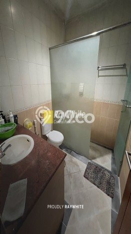 Rumah di Batununggal, Bandung, Luas 180m2m² LB 300m2m² Rumah di Batununggal, Bandung, Luas 180m2m² LB 300m2m²
