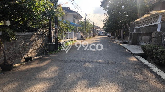 BEST DEAL! Rumah Siap Huni area , Luas 1018m2m² LB 520m2m² BEST DEAL! Rumah Siap Huni area , Luas 1018m2m² LB 520m2m²