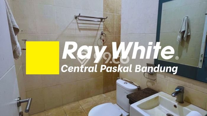 Rumah Terawat LT 112m² / LB 167m² di Kawasan Bisnis Taman Kopo Indah, Bandung Rumah Terawat LT 112m² / LB 167m² di Kawasan Bisnis Taman Kopo Indah, Bandung