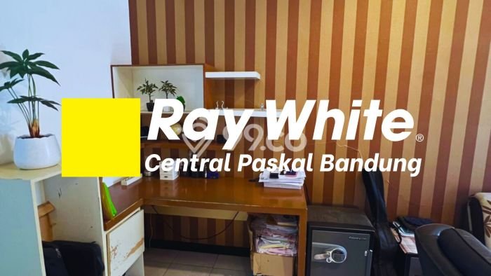 Rumah Terawat LT 112m² / LB 167m² di Kawasan Bisnis Taman Kopo Indah, Bandung Rumah Terawat LT 112m² / LB 167m² di Kawasan Bisnis Taman Kopo Indah, Bandung