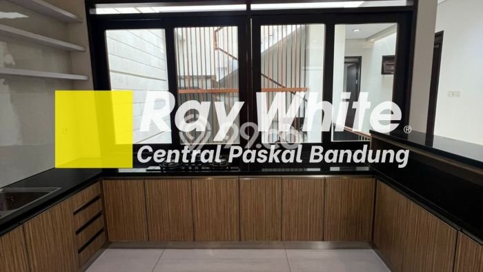 LIMITED OFFER! Rumah Berkualitas di , Luas 269m2m² LB 500m2m² LIMITED OFFER! Rumah Berkualitas di , Luas 269m2m² LB 500m2m²