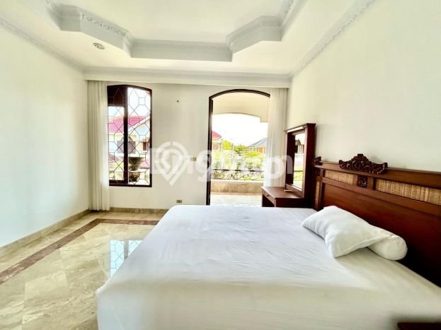 Bisa KPR! Rumah Strategis di Renon, LT 500m² LB 450m² Bisa KPR! Rumah Strategis di Renon, LT 500m² LB 450m²