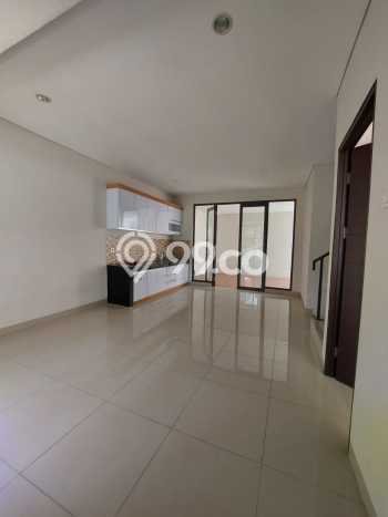 Dijual Cepat Rumah Bagus Siap Huni LB 150m2 di Lippo Cikarang, Cikarang Dijual Cepat Rumah Bagus Siap Huni LB 150m2 di Lippo Cikarang, Cikarang