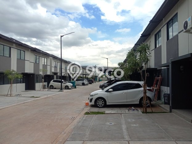 For Sale Rumah 2 Kamar Lokasi Ideal Bagus dan Strategis di Lippo Cikarang For Sale Rumah 2 Kamar Lokasi Ideal Bagus dan Strategis di Lippo Cikarang