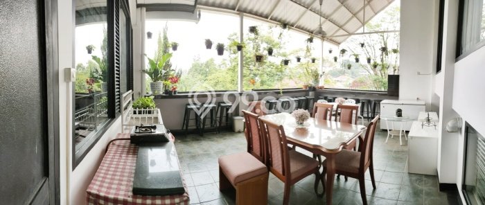 Jual Rumah Mewah Megah Dengan View Eksklusif di Ciumbuleuit, Bandung Jual Rumah Mewah Megah Dengan View Eksklusif di Ciumbuleuit, Bandung