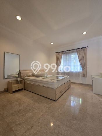 Sewa Rumah Nyaman LT 600m2 / LB 450m2 di Kemang, Jakarta Selatan Sewa Rumah Nyaman LT 600m2 / LB 450m2 di Kemang, Jakarta Selatan