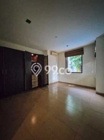 Hunian Modern dengan LT 590m2 & LB 800m2 Disewakan di Kemang Hunian Modern dengan LT 590m2 & LB 800m2 Disewakan di Kemang