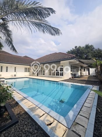 Sewa Rumah Nyaman LT 600m2 / LB 450m2 di Kemang, Jakarta Selatan Sewa Rumah Nyaman LT 600m2 / LB 450m2 di Kemang, Jakarta Selatan
