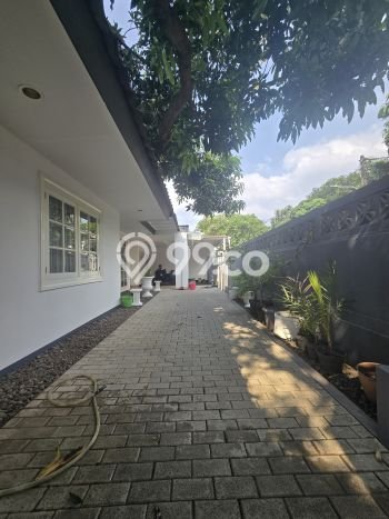 Sewa Rumah Nyaman LT 600m2 / LB 450m2 di Kemang, Jakarta Selatan Sewa Rumah Nyaman LT 600m2 / LB 450m2 di Kemang, Jakarta Selatan