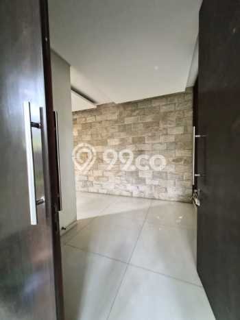 Hunian Modern dengan LT 590m2 & LB 800m2 Disewakan di Kemang Hunian Modern dengan LT 590m2 & LB 800m2 Disewakan di Kemang
