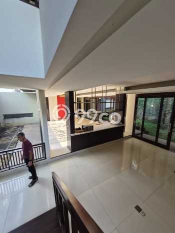 Hunian Modern dengan LT 590m2 & LB 800m2 Disewakan di Kemang Hunian Modern dengan LT 590m2 & LB 800m2 Disewakan di Kemang