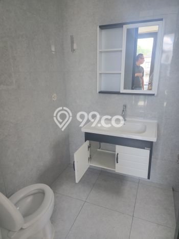 Disewakan! Rumah 3 Kamar Tidur &
3 Kamar Mandi di BSD, Tangerang Disewakan! Rumah 3 Kamar Tidur &
3 Kamar Mandi di BSD, Tangerang