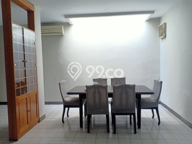 UNIT LANGKA! Rumah kawasan Puri Indah, 4 KT, Pemandangan Indah, Luas 200m² Bangunan 300m² UNIT LANGKA! Rumah kawasan Puri Indah, 4 KT, Pemandangan Indah, Luas 200m² Bangunan 300m²