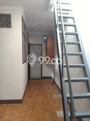 UNIT LANGKA! Rumah kawasan Puri Indah, 4 KT, Pemandangan Indah, Luas 200m² Bangunan 300m² UNIT LANGKA! Rumah kawasan Puri Indah, 4 KT, Pemandangan Indah, Luas 200m² Bangunan 300m²