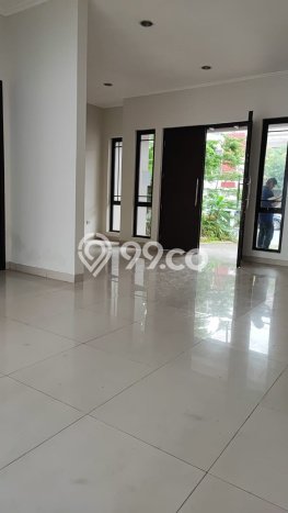 Rumah di Green Lake City, 4 KT, Lingkungan Elite, LT 200m² Bangunan 200m² Rumah di Green Lake City, 4 KT, Lingkungan Elite, LT 200m² Bangunan 200m²