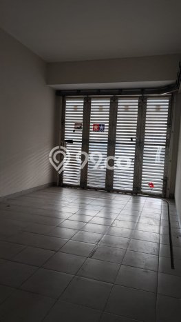 Rumah di Green Lake City, 4 KT, Lingkungan Elite, LT 200m² Bangunan 200m² Rumah di Green Lake City, 4 KT, Lingkungan Elite, LT 200m² Bangunan 200m²