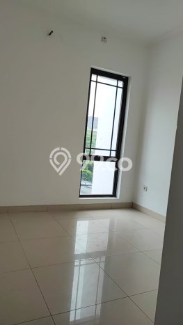 Rumah di Green Lake City, 4 KT, Lingkungan Elite, LT 200m² Bangunan 200m² Rumah di Green Lake City, 4 KT, Lingkungan Elite, LT 200m² Bangunan 200m²