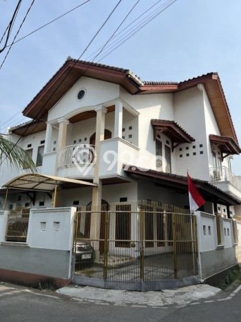 Lokasi strategis! Rumah siap huni disewakan di Duren Sawit LB 200m2 Lokasi strategis! Rumah siap huni disewakan di Duren Sawit LB 200m2