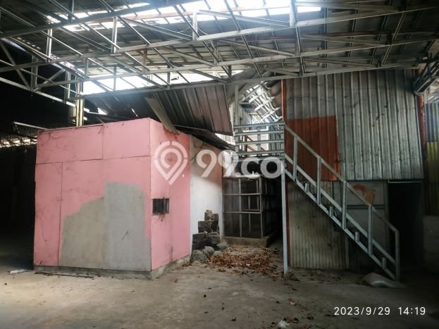 SEWA TERJANGKAU! Gudang Kawasan Argomulyo, Luas 850m², Area Komersial SEWA TERJANGKAU! Gudang Kawasan Argomulyo, Luas 850m², Area Komersial