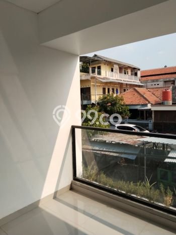 Rumah Strategis Modern Lb 200m2 di Semarang Barat, Semarang Rumah Strategis Modern Lb 200m2 di Semarang Barat, Semarang